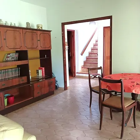 T5 House With Garden By The Sea בית נופש